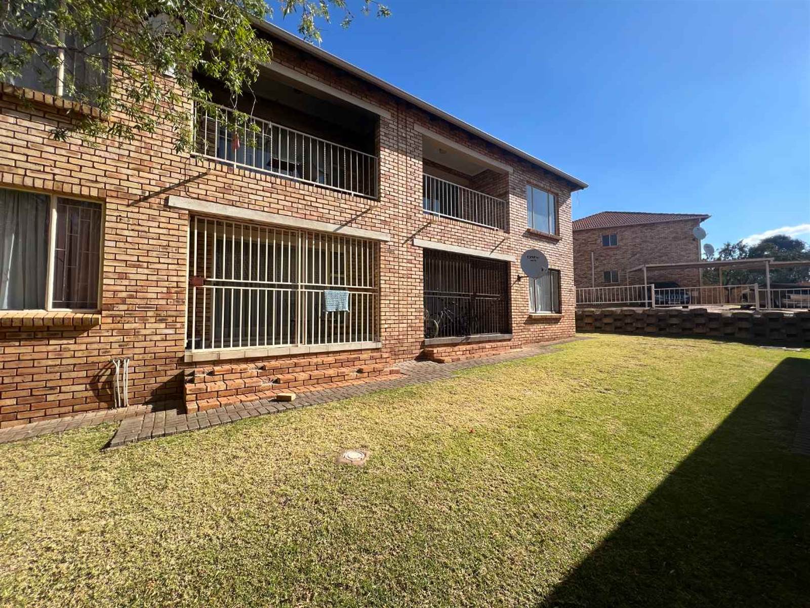 2 Bed Apartment in Grobler Park photo number 1