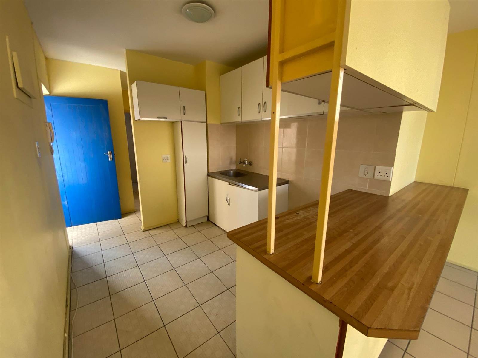 2 Bed Apartment in Durban CBD photo number 2