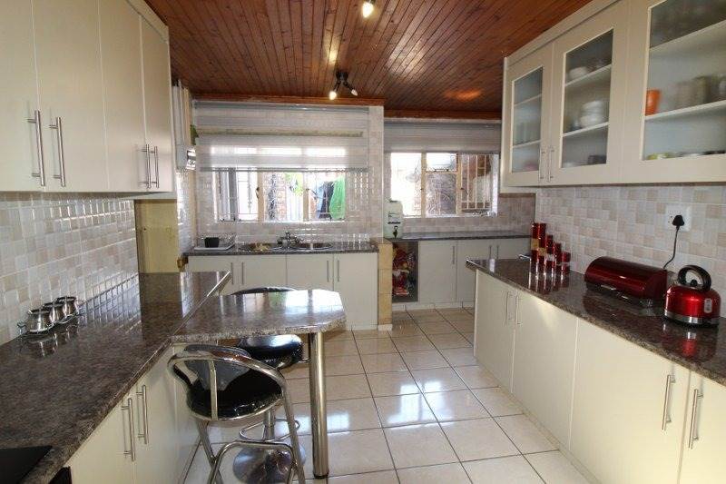 4 Bed House in Potchefstroom Central photo number 5