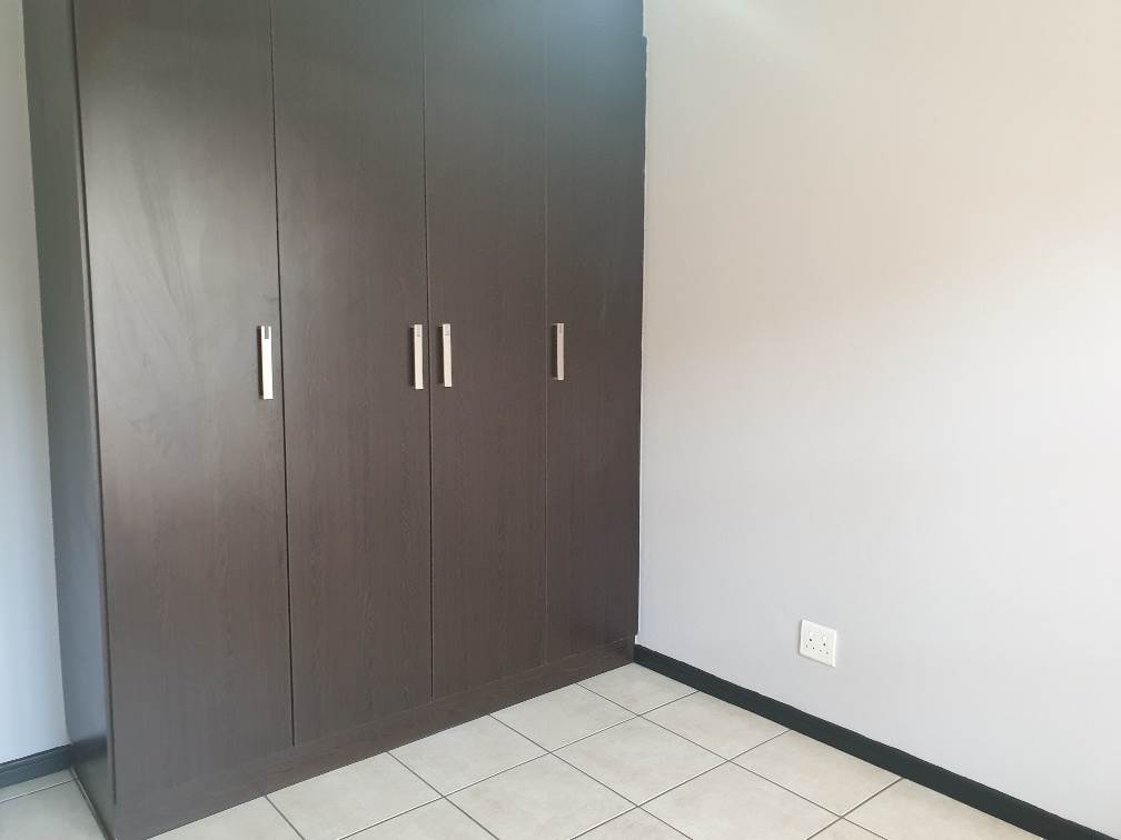 2 Bed Townhouse in Greenstone Gate photo number 7