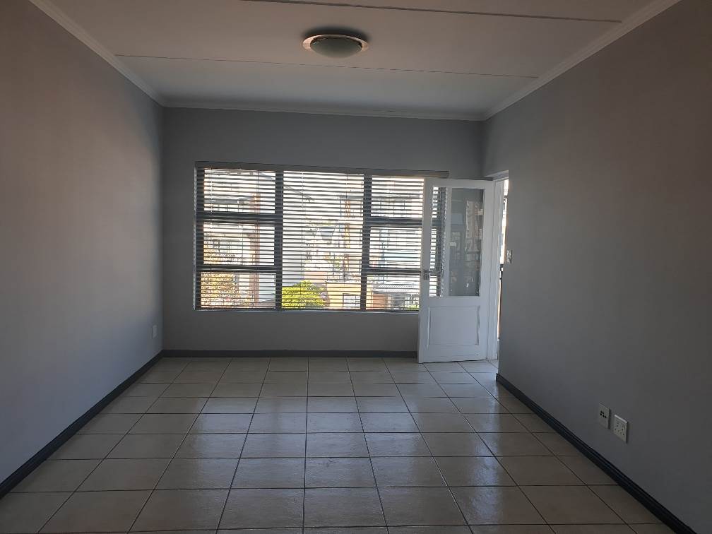 2 Bed Townhouse in Greenstone Gate photo number 1