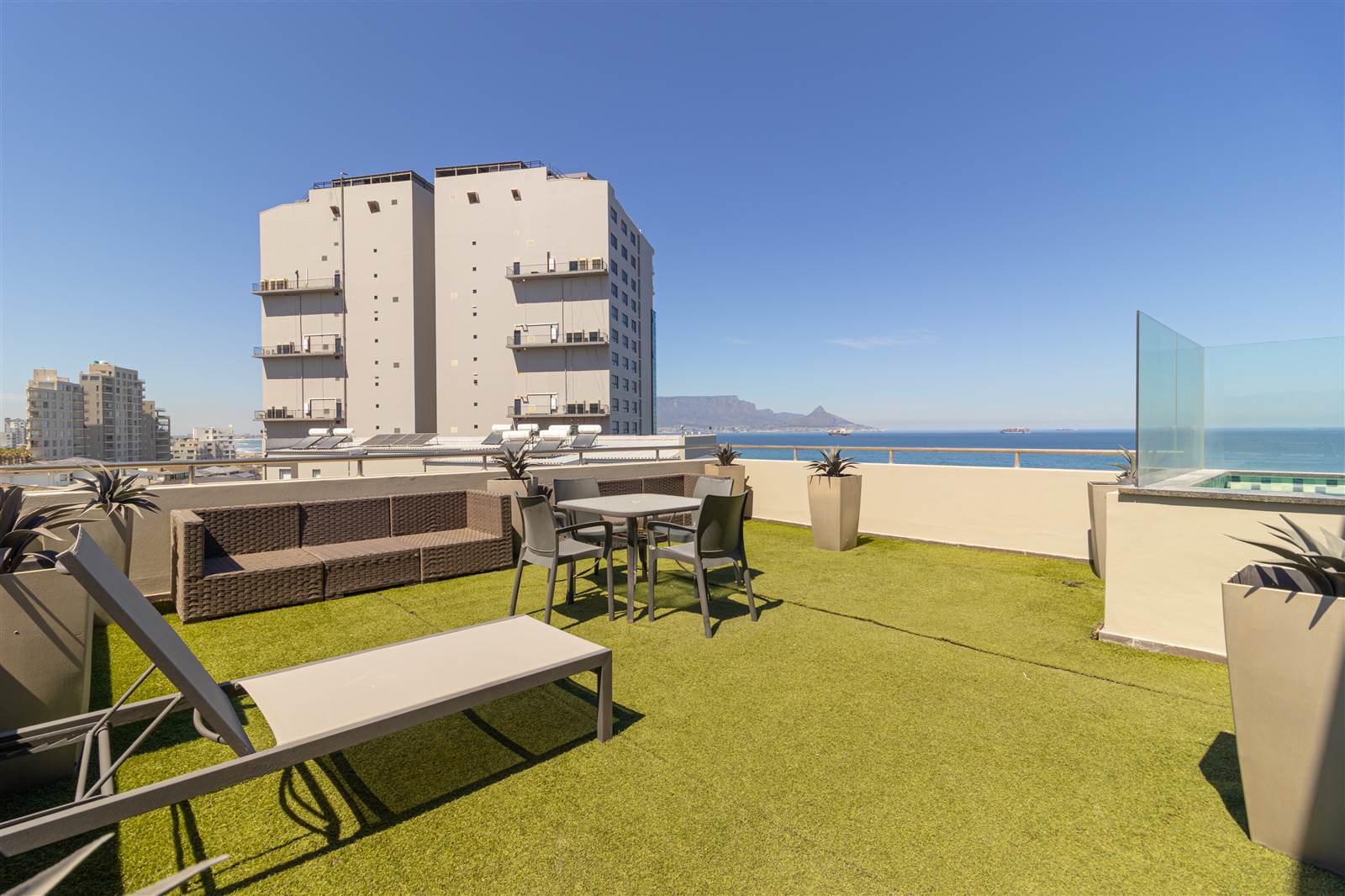 2 Bed Apartment in Bloubergstrand photo number 21