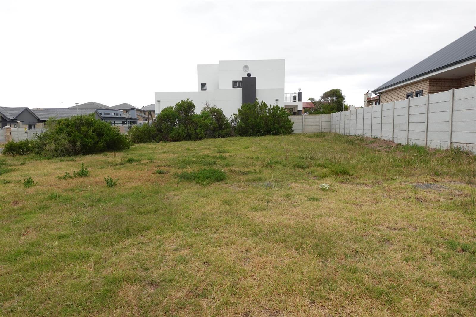 512 m² Land available in Reebok photo number 1