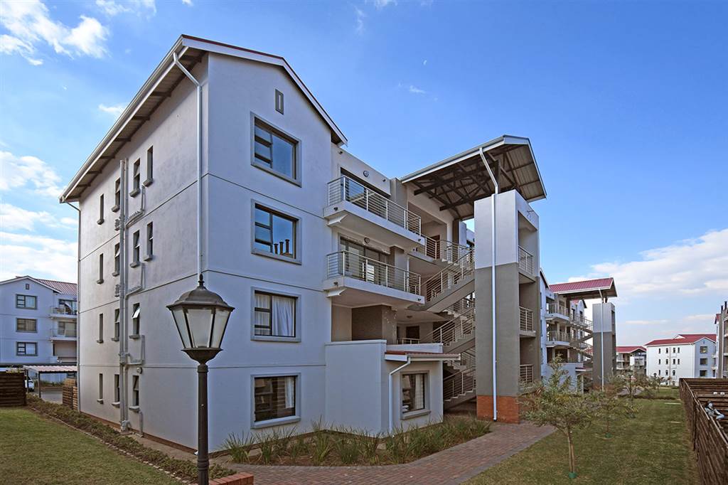3 Bed Townhouse in Modderfontein photo number 1