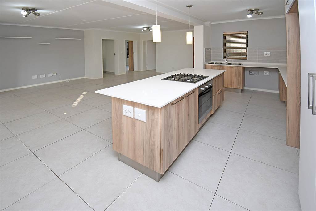 3 Bed Townhouse in Modderfontein photo number 6