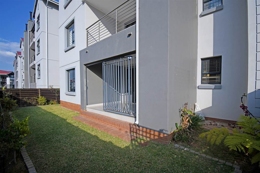 3 Bed Townhouse in Modderfontein photo number 2