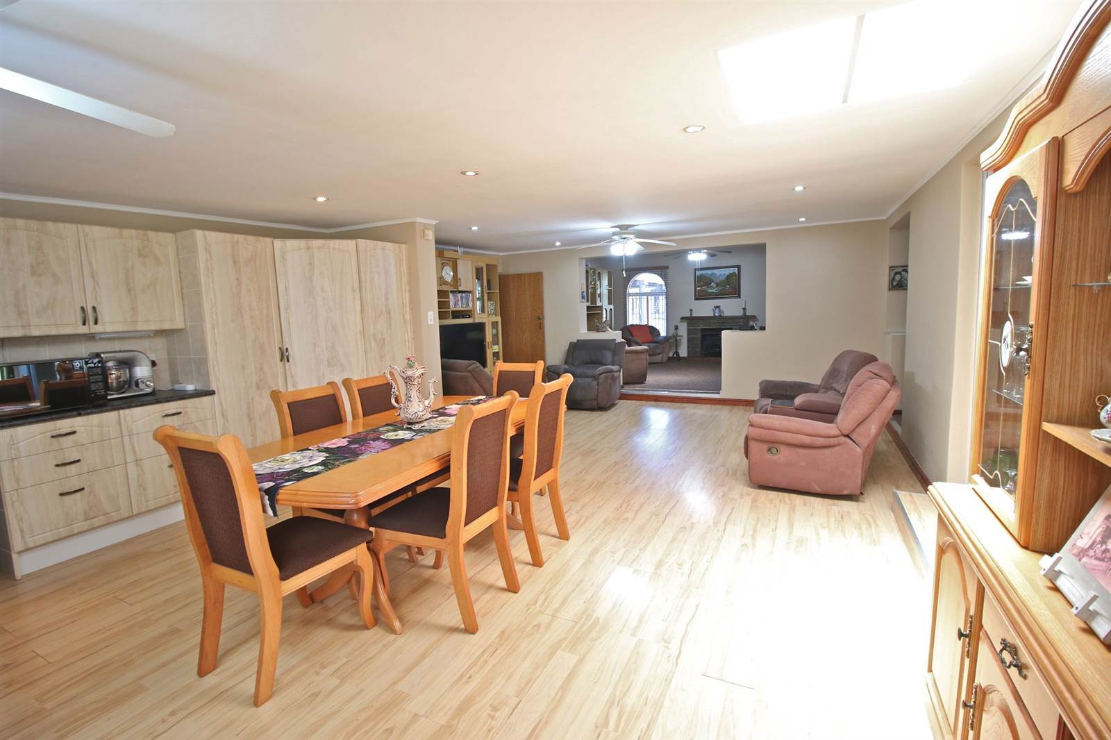 4 Bed House in Panorama photo number 2
