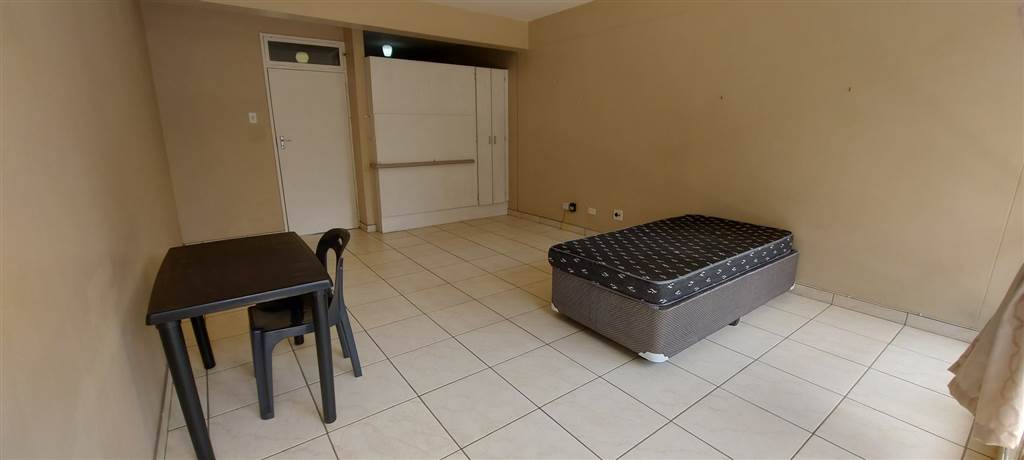 3 Bed Apartment in Bloemfontein photo number 7