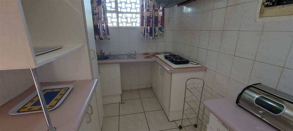 3 Bed Apartment in Bloemfontein photo number 3