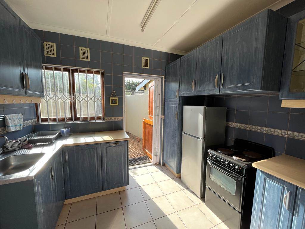 2 Bed Simplex in Scottburgh South photo number 3