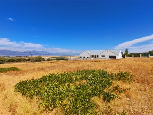 1 596 m² Land