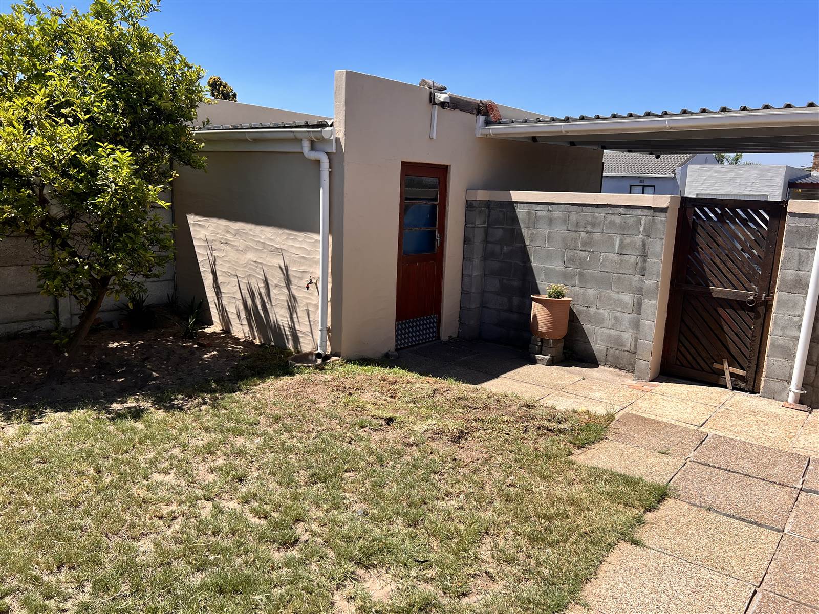 2 Bed House in Edgemead photo number 3