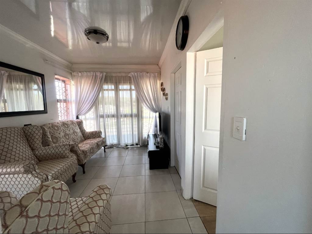 4 Bed House in Mamelodi Sun Valley photo number 2