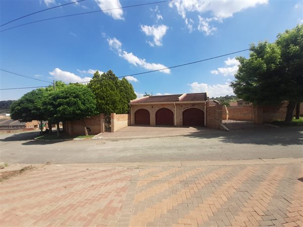 3 Bedroom House 3 Bedroom House
