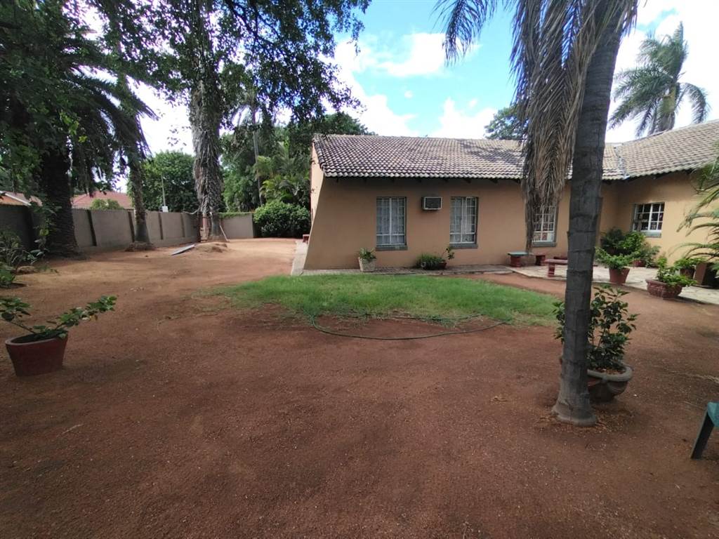 4 Bed House in Phalaborwa photo number 11