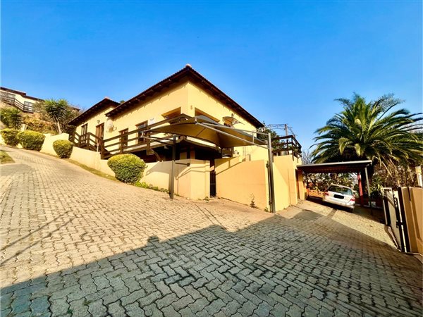 3 Bedroom Townhouse 3 Bedroom Townhouse