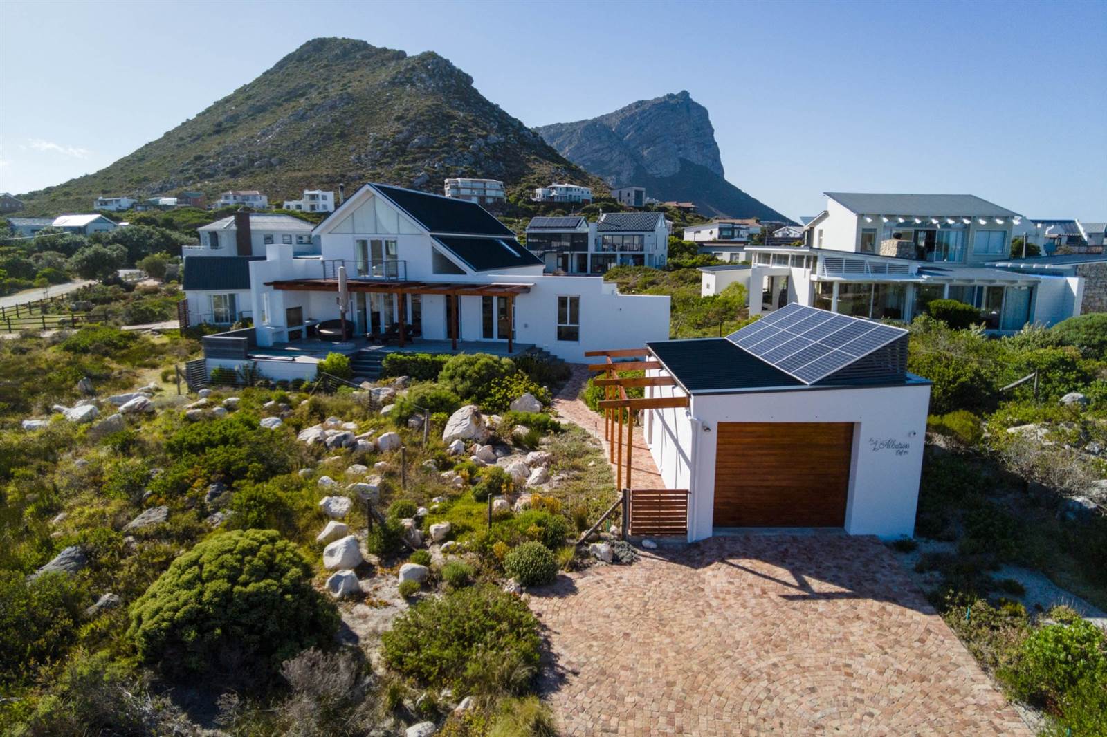 3 Bed House in Pringle Bay photo number 2