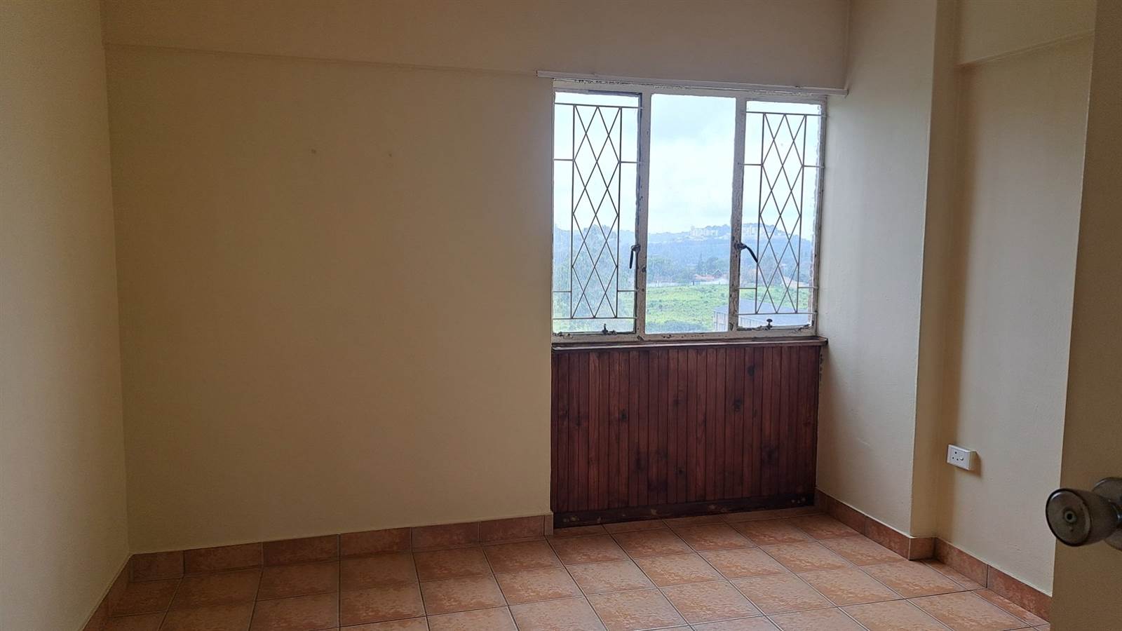 2 Bed Flat in Pinetown Central photo number 4