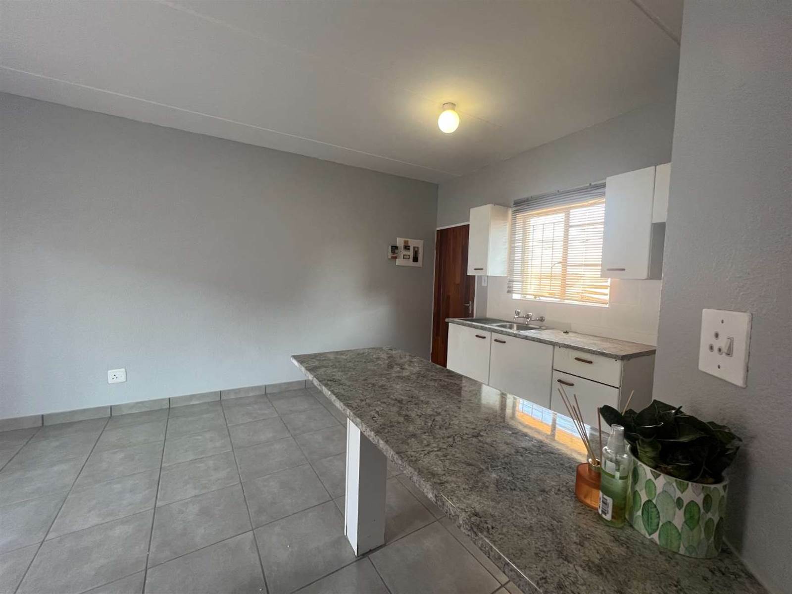 2 Bed Apartment in Grobler Park photo number 14