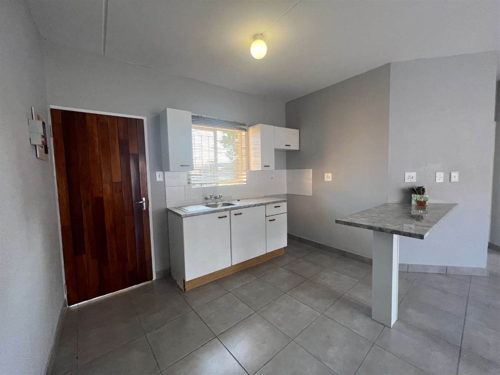 2 Bed Apartment in Grobler Park photo number 15
