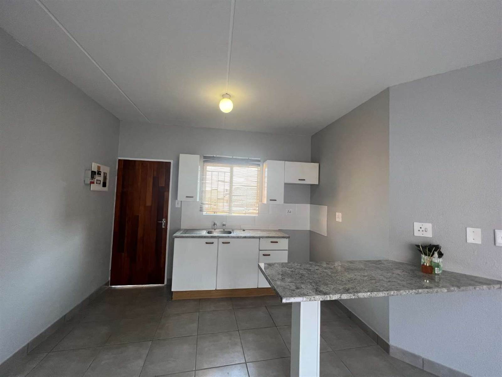 2 Bed Apartment in Grobler Park photo number 17