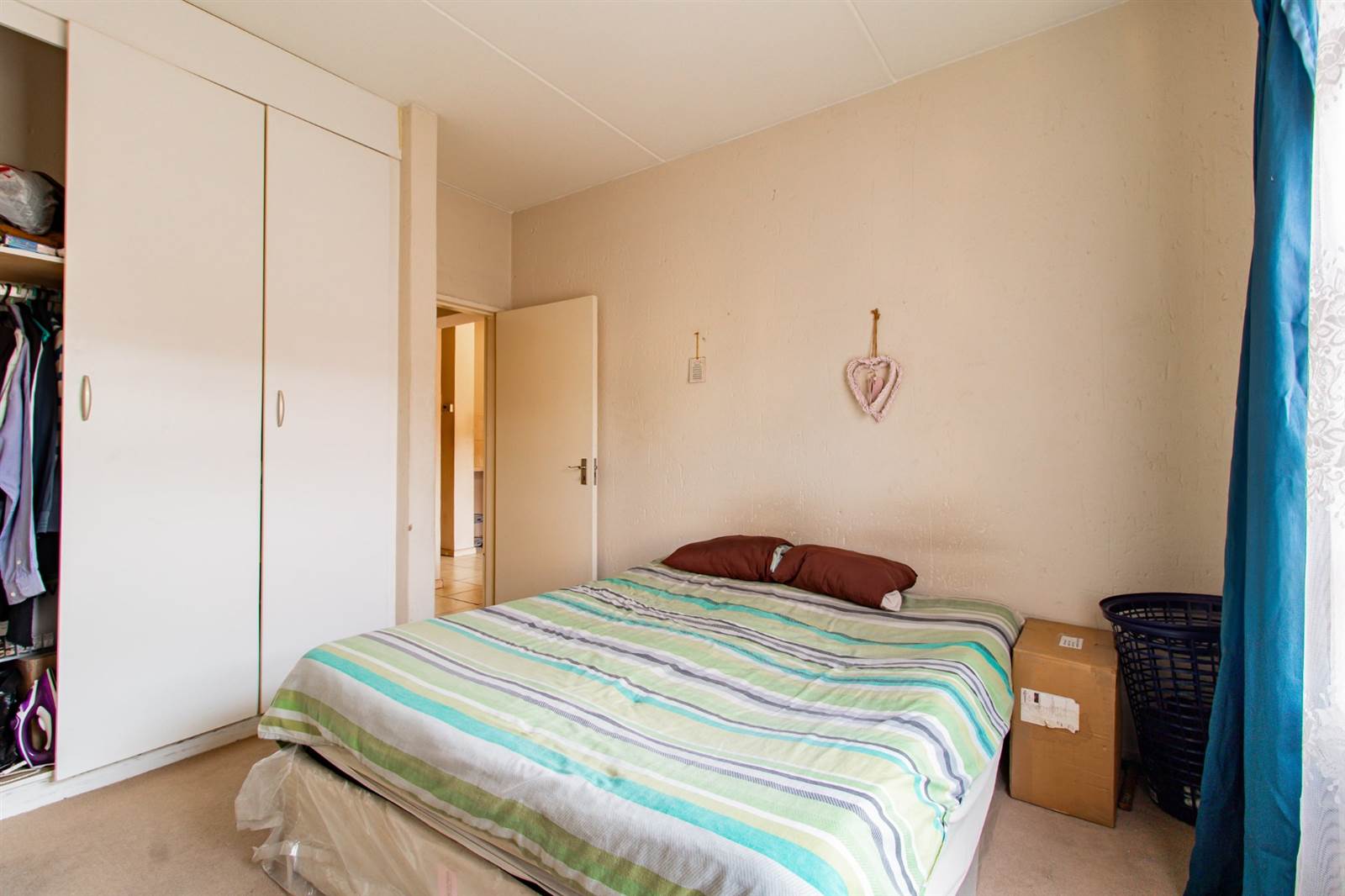 1 Bed Apartment in Douglasdale photo number 7