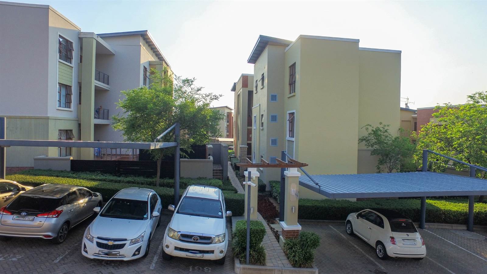 1 Bed Apartment in Douglasdale photo number 10