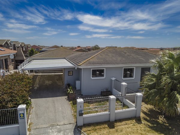 4 Bedroom House 4 Bedroom House