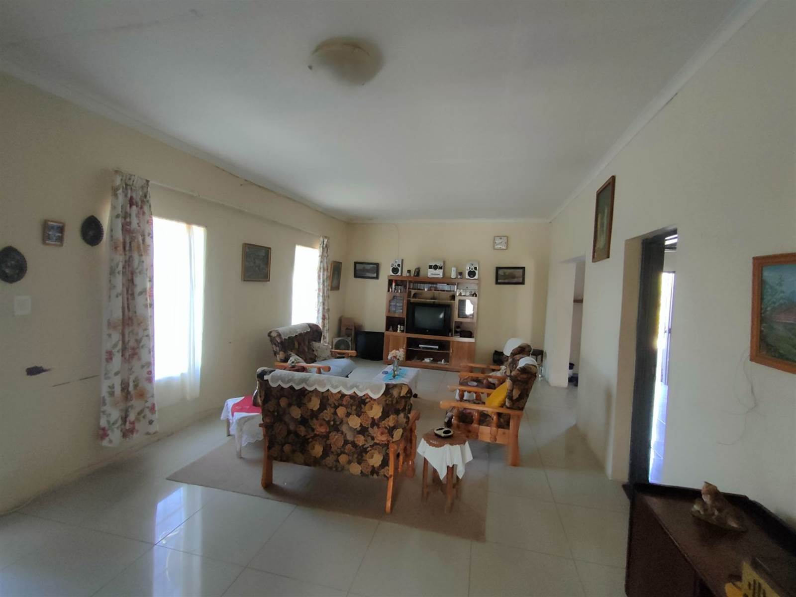 3 Bed House in Dewetsdorp photo number 5