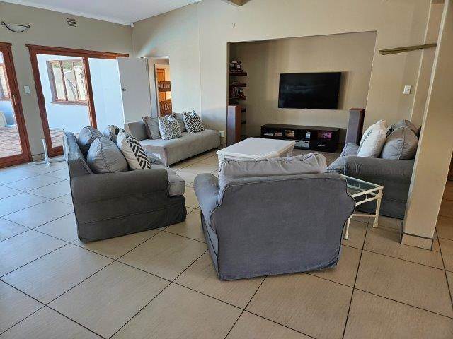 7 Bed House in Umtentweni photo number 27