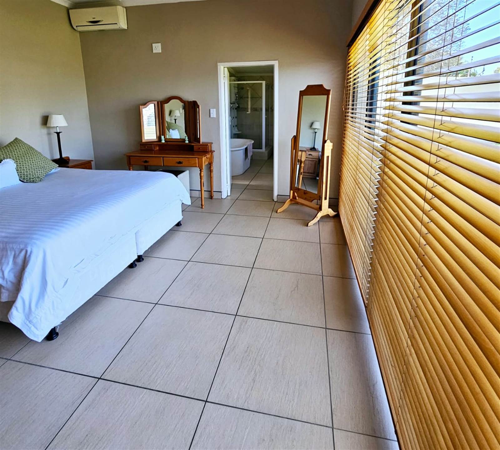 7 Bed House in Umtentweni photo number 10