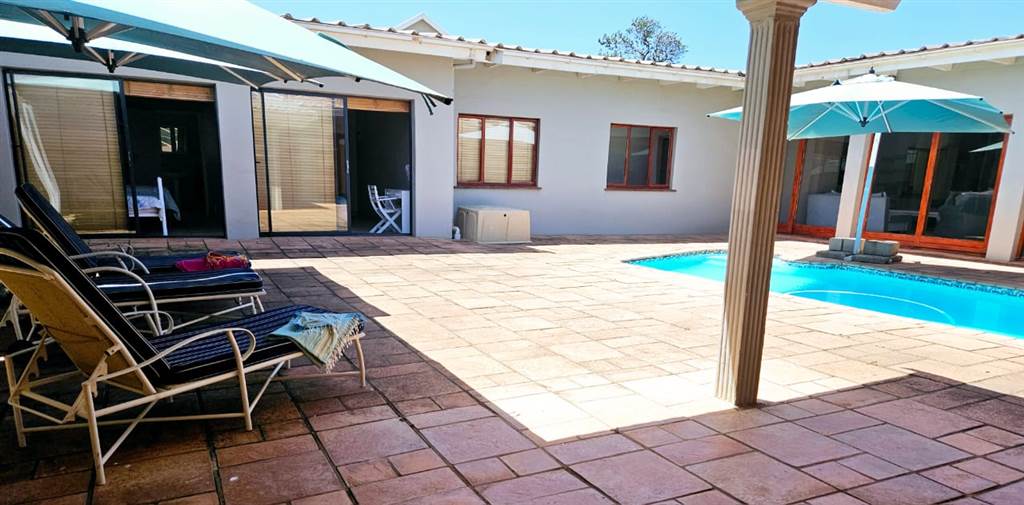 7 Bed House in Umtentweni photo number 29