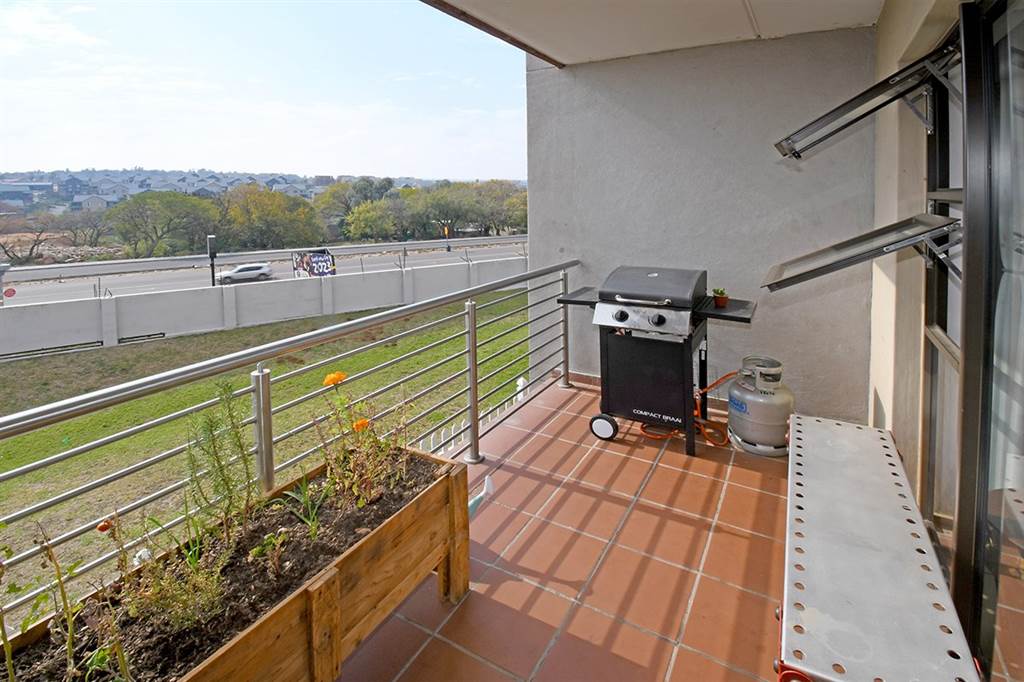 2 Bed Apartment in Barbeque Downs photo number 9