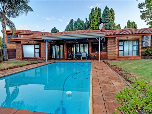 5 Bed House in Woodhill