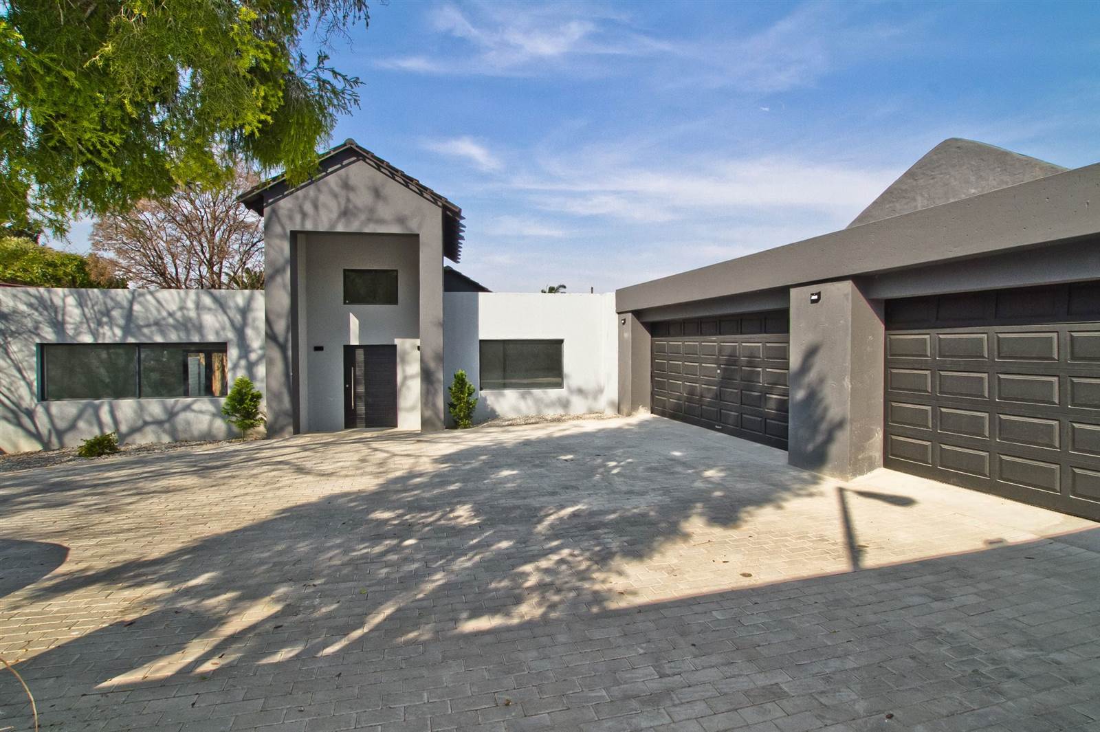 5 Bed House in Johannesburg North photo number 2