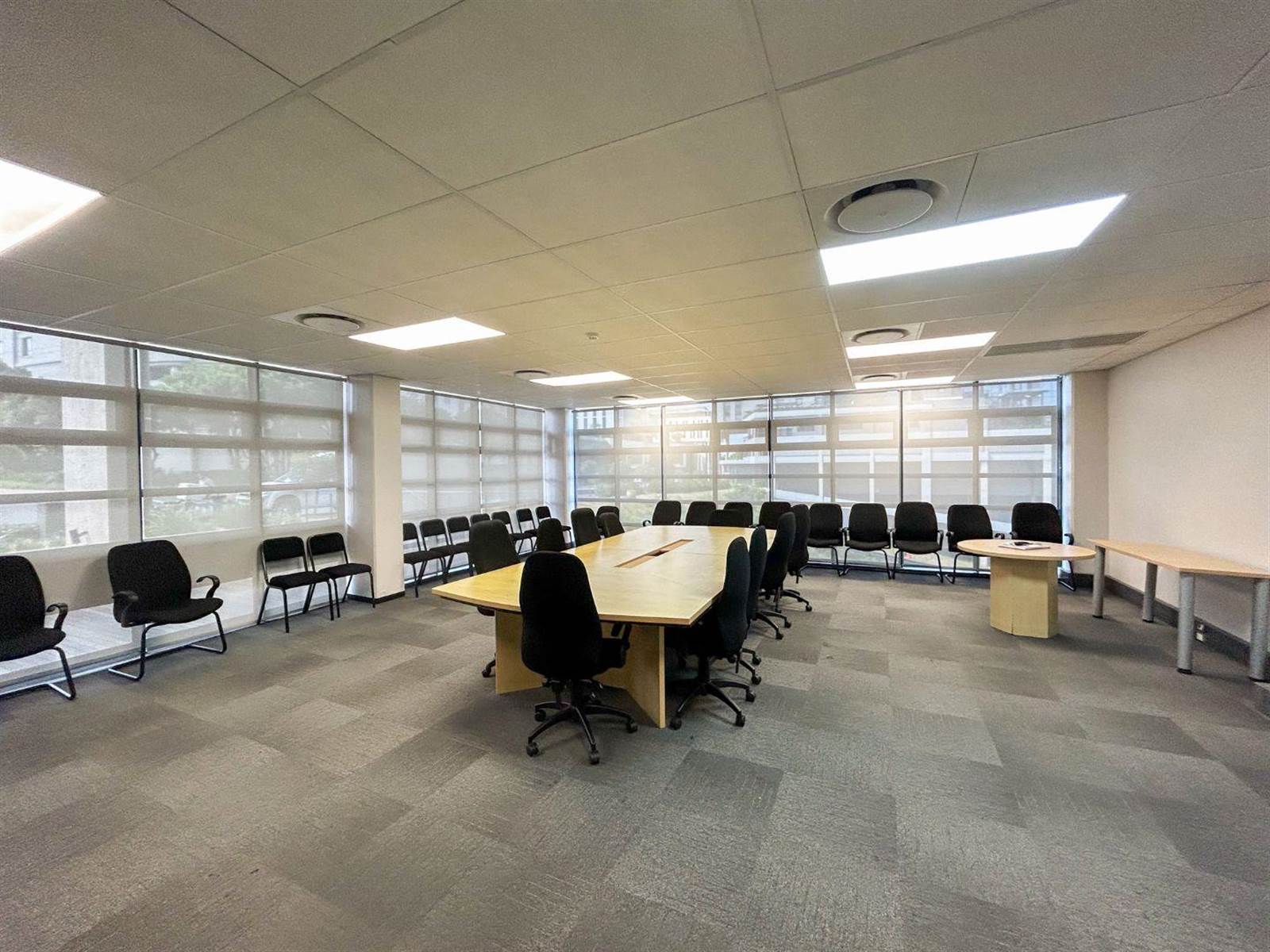 687  m² Office Space in Umhlanga Ridge photo number 2
