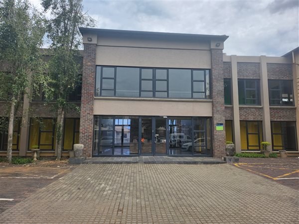 615  m² Commercial space