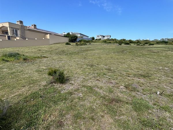 1 033 m² Land