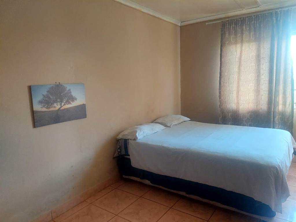 5 Bed House in Umlazi photo number 9