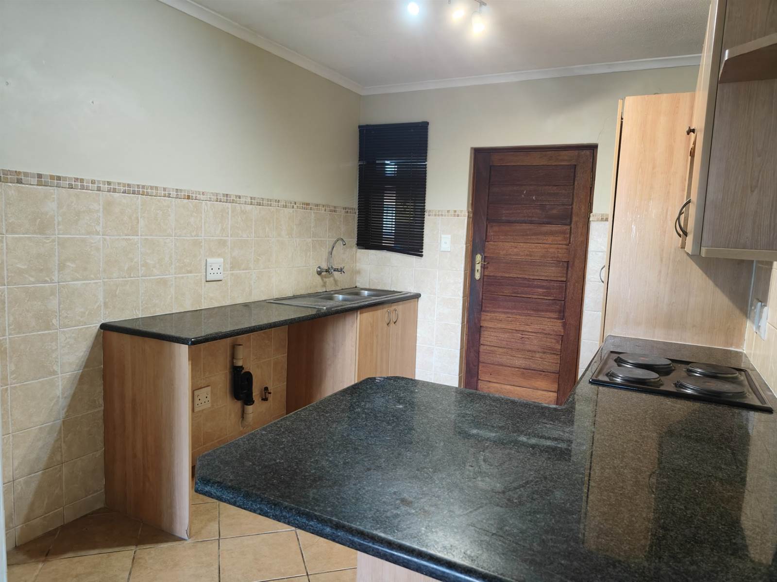 2 Bed Apartment in Zambezi Country Estate photo number 19