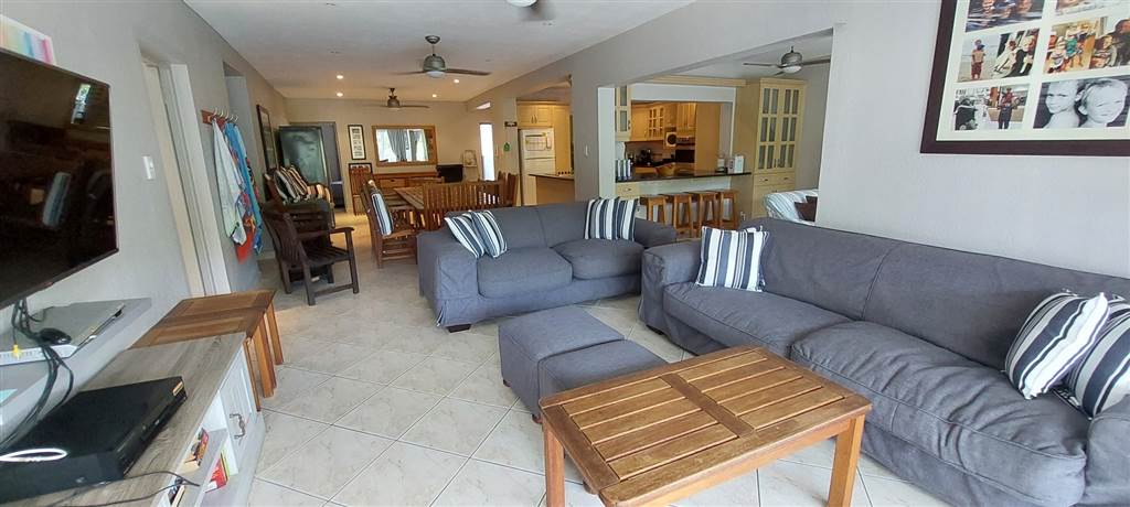 4 Bed Apartment in Shelly Beach photo number 6
