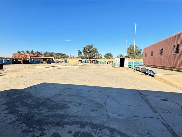 6 800  m² Industrial space