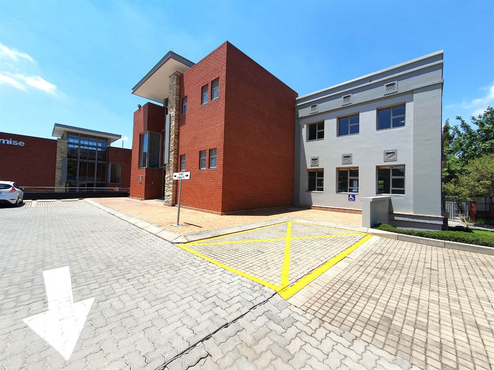 712  m² Office Space in Bryanston photo number 3