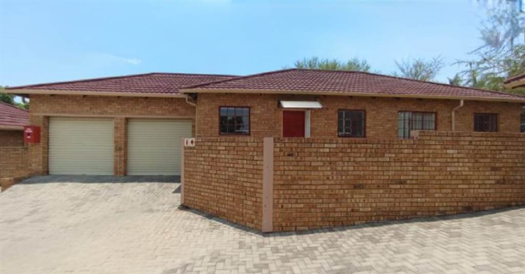 3 Bed Townhouse in Fourways photo number 2