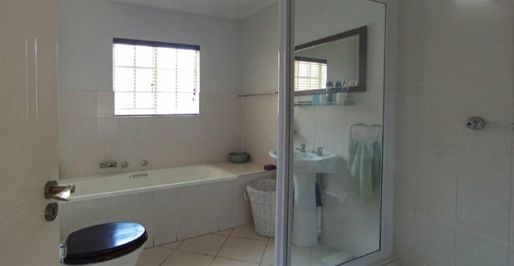 3 Bed Townhouse in Fourways photo number 15