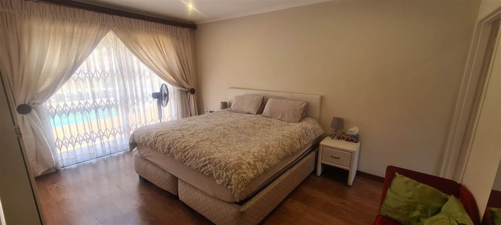 3 Bed Townhouse in Fourways photo number 14