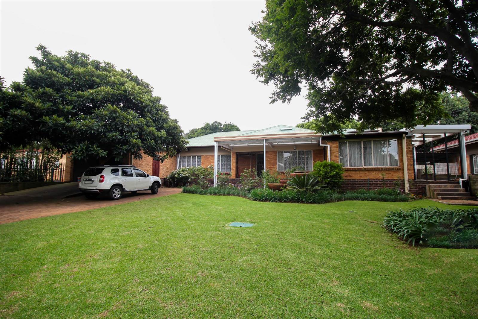 3 Bed House in Roodepoort West photo number 1