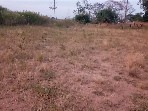 8217 m² Land available in Adams Mission