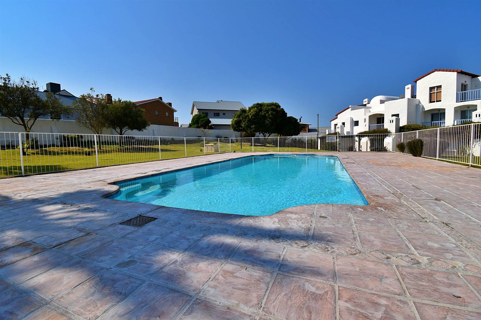 2 Bed Apartment in Struisbaai photo number 19