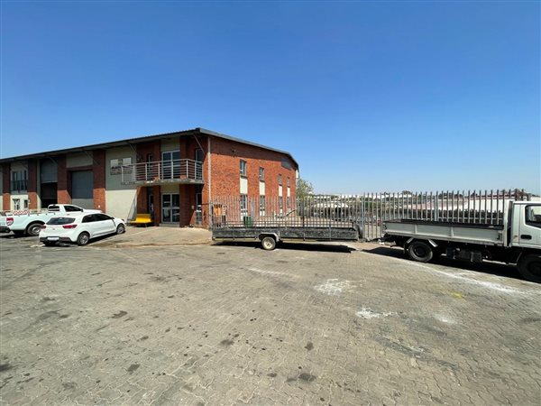 615  m² Industrial space